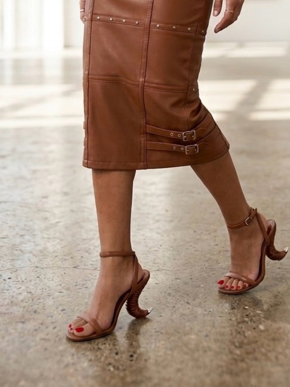 Liliana FANTON-1 ANKLE STRAP HORN HEEL size 8 1/2